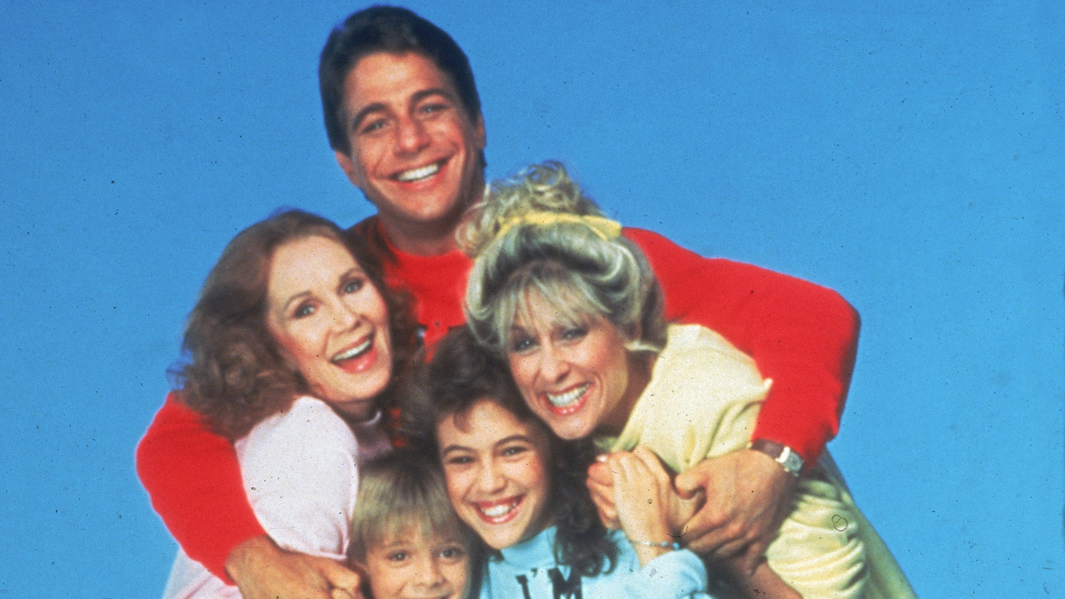 Promotional portrait of the cast of the TV series